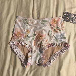 BNWT Kortni Jeane Ruffle Leg Bottoms